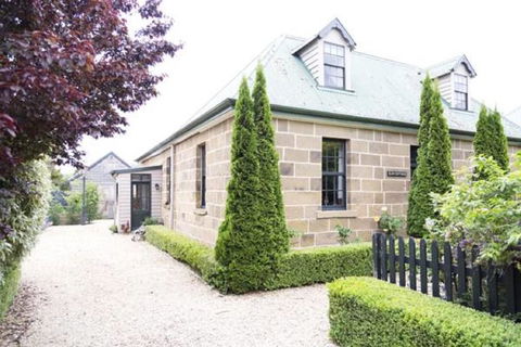 Elm Cottage Barn - Mackay Tourism 0