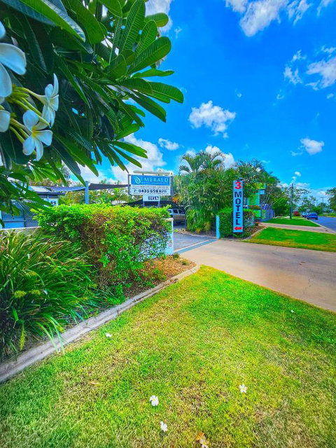 Emerald Motel Apartments - Mackay Tourism 0