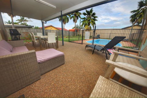 Entire Family Home With Private Pool - Mackay Tourism 1