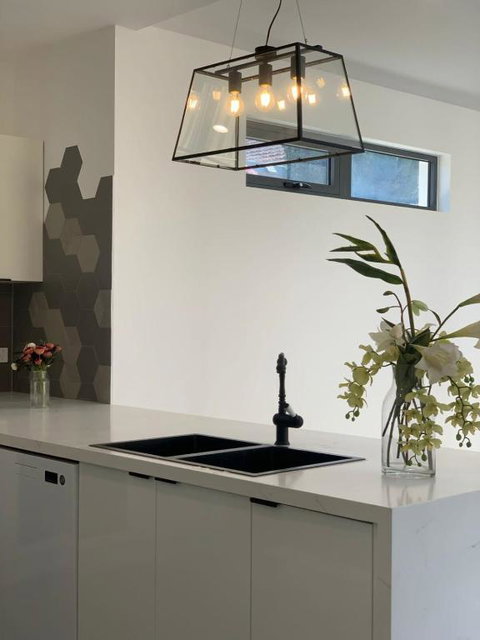 Evies East Retreat With Spa - Mackay Tourism 1