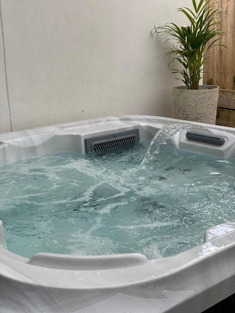 Evies East Retreat With Spa - Mackay Tourism 2