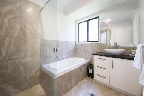 Executive Home Accommodation 34 - Mackay Tourism 3