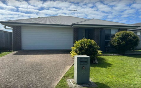 Expansive 4-Beds & 2 Baths House - Mackay Tourism 1
