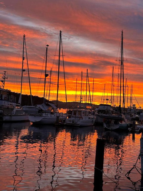 Elegant And Scenic Floating Boat House - Mackay Tourism 1