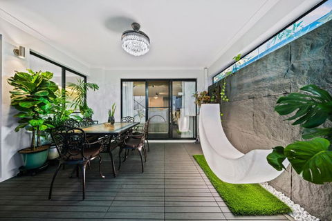 Equitice Winter Moonlight Villa - Mackay Tourism 3