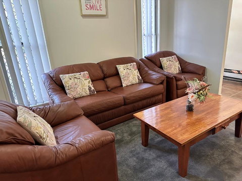 Four Bedroom Large Family Home Close To Ipswich City - Mackay Tourism 1