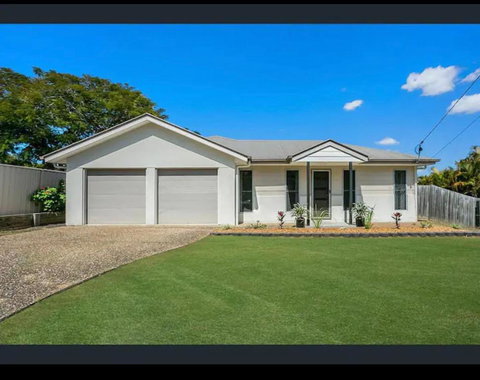 Four Bedroom Large Family Home Close To Ipswich City - Mackay Tourism 0