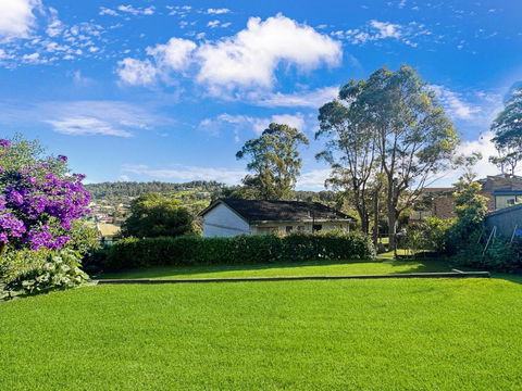 Fab 3-Bed Stay With Great Outdoors & Water Views - Mackay Tourism 0