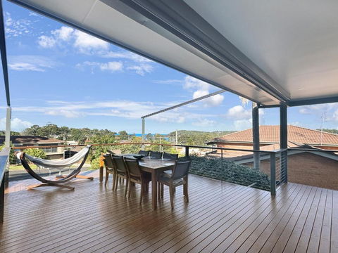 Fab 3-Bed Stay With Great Outdoors & Water Views - Mackay Tourism 1