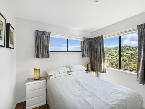 Fab 3-Bed Stay With Great Outdoors & Water Views - Mackay Tourism 3