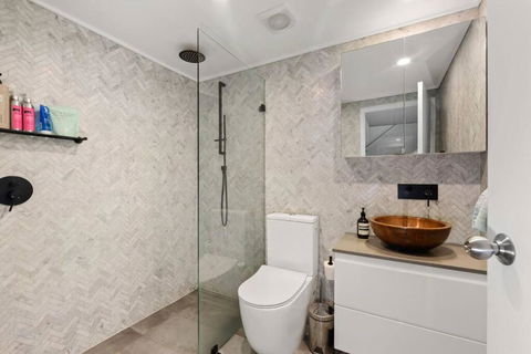 Fab Penthouse Near Bondi / Bronte, Shops & Bars - Mackay Tourism 3