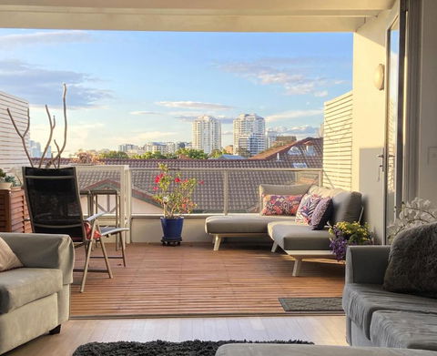 Fab Penthouse Near Bondi / Bronte, Shops & Bars - Mackay Tourism 0