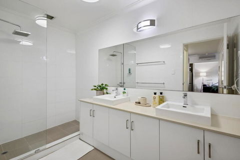 Fabulous Apt In Northbridge With Pool & WiFi - Mackay Tourism 4