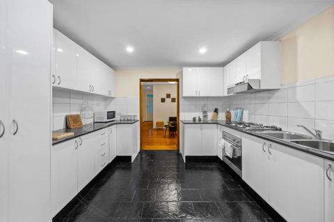 Facilitated 4 BR House & ICC&Darling Harbour-8 Mins Walk - Mackay Tourism 3