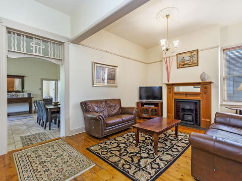 Fairholme Townhouse - Mackay Tourism 0