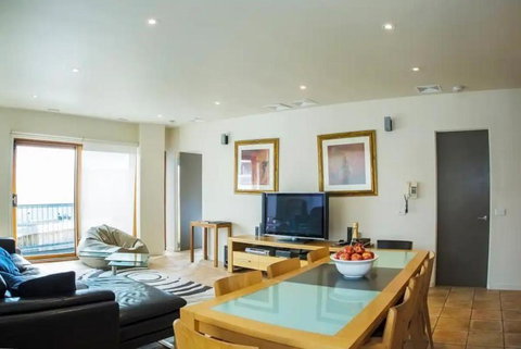 Falls Creek Spa Penthouse By Ready Set Stay - Mackay Tourism 4