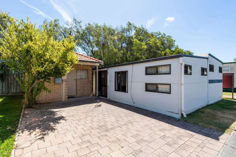 Family Bungalow - Mackay Tourism 0