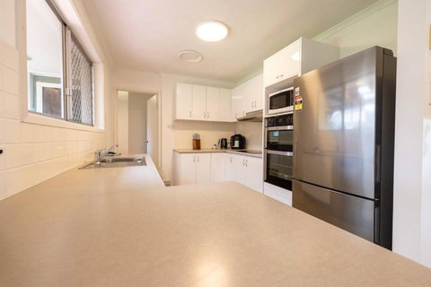 Family-Friendly Retreat With Pool & Spacious Living - Mackay Tourism 2