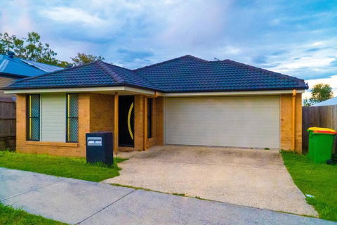 Family Home With Free Parking Close To Everything - Mackay Tourism 0