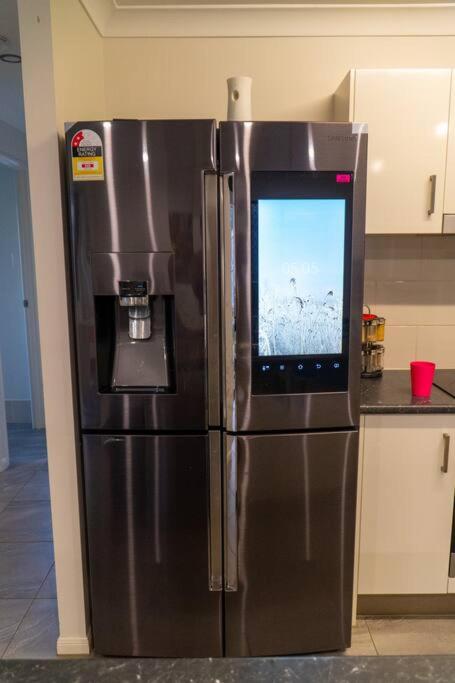 Family Home With Free Parking Close To Everything - Mackay Tourism 1