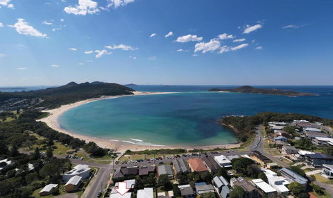 Fingal Bay Beach House - Water Views And Seconds From The Beach - Mackay Tourism 1