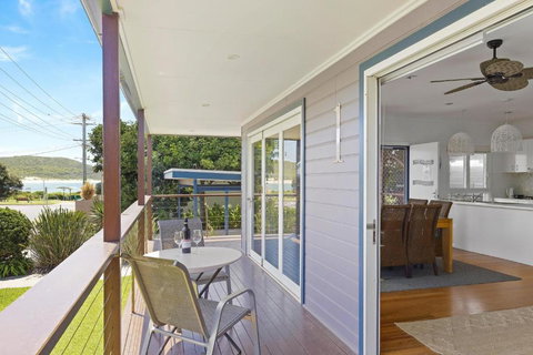 Fingal Bay Beach House - Water Views And Seconds From The Beach - Mackay Tourism 3
