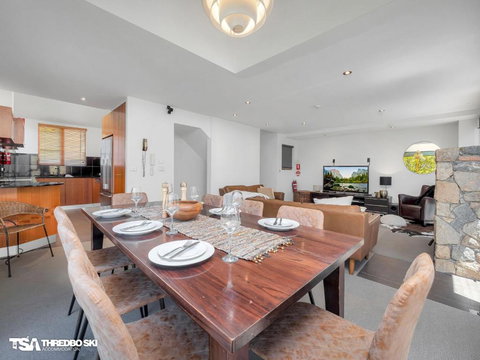 First Tracks 2 - Mackay Tourism 0