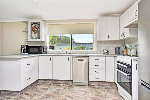 Fishermans Cottage At Taylors Beach - Mackay Tourism 4