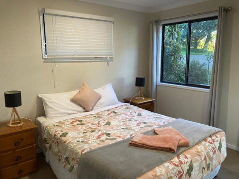 Flame Tree Chalet - Mackay Tourism 2