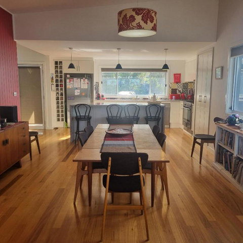 Flat Rock Beach House - Mackay Tourism 4