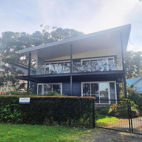 Flat Rock Beach House - Mackay Tourism 0