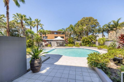 Florentine, 8 11 Columbia Close - Opposite The Beach With Air Con And Water Views - Mackay Tourism 1