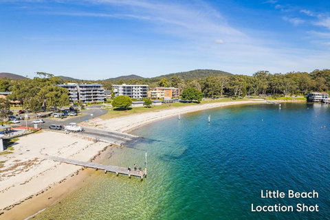 Florentine 14 - 11 Columbia Close Aircon Wifi Unsurpassed Water Views - Mackay Tourism 1