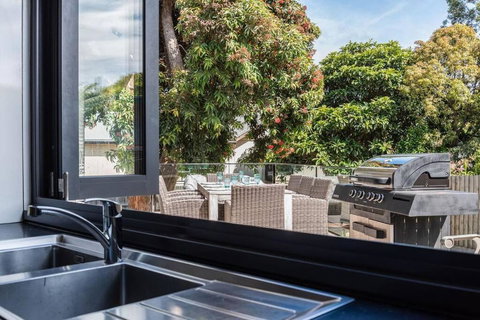 Flowering Gum House - Furry Friends Welcome - Mackay Tourism 2