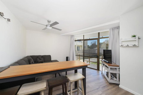 Flynns Beach Apartments 4 41 Pacific Drive - Mackay Tourism 3
