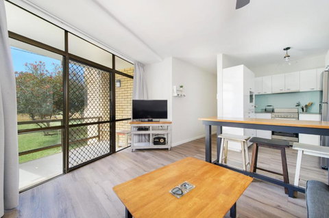 Flynns Beach Apartments 4 41 Pacific Drive - Mackay Tourism 1