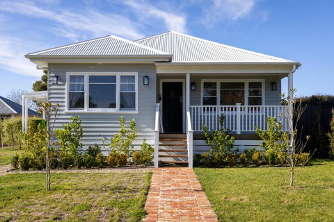 FOREST CORNER - 3 BEDROOM WEATHERBOARD, TRENTHAM - Mackay Tourism 0