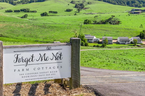 Forget Me Not Farm Cottages - Mackay Tourism 3