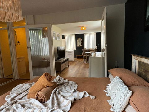 FORR64 - Cosy East Perth Retreat - Mackay Tourism 3