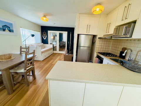 FORR64 - Cosy East Perth Retreat - Mackay Tourism 4