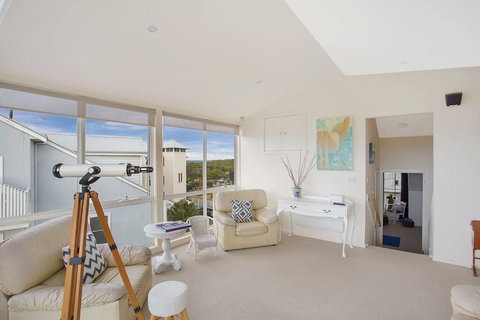 Four Bedroom Beachside Apartment - Mackay Tourism 1