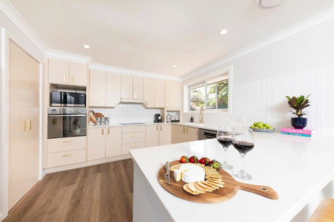 Four Palms Forster Luxe Spacious Pet Friendly - Mackay Tourism 1