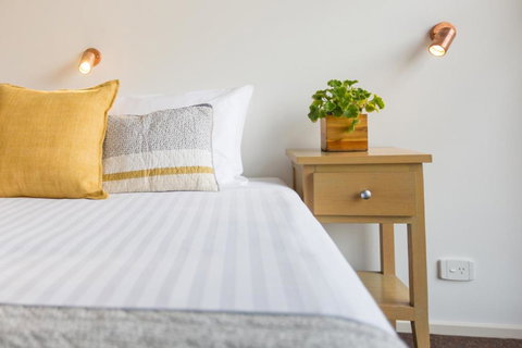 Fox On The Run - Motel Kilmore - Mackay Tourism 3