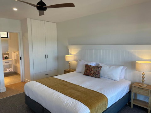 Fox On The Run - Motel Kilmore - Mackay Tourism 2