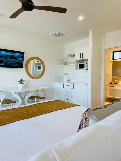 Fox On The Run - Motel Kilmore - Mackay Tourism 4