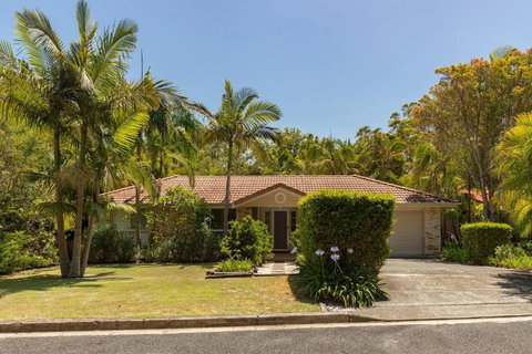 Frangipani - Mackay Tourism 0