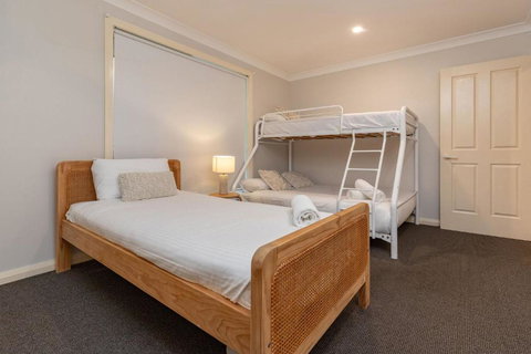 Frangipani - Mackay Tourism 4