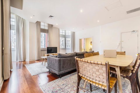 Fabulous Collins Street Luxury 2 BR Apartment - Mackay Tourism 1