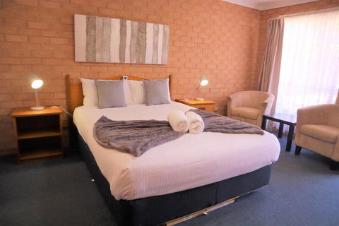 Golden Chain Aalana Motor Inn - Mackay Tourism 3