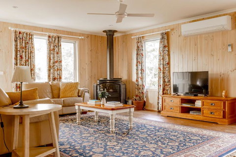 Freshwater Creek Cottages & Farm Stay - Mackay Tourism 1